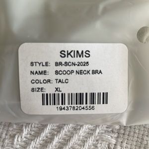 SKIMS fits everybody scoop neck bra - new in bag. DISCONTINUED COLOR